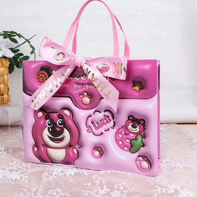 Einzigartige Zeichentrickfilme Erdbeerenbär glückliche Kinder Baby Hand Souvenir ideal für Sammler