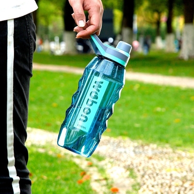 Tragbare Wasserbecher mit großer Kapazität, ideal für Mitarbeiteraktivitäten und Geschäftsgeschenke