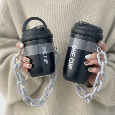 Custom Logo Strohbecher Isolierte ästhetische Handkette Wasserbecher für Mitarbeitergeschenke