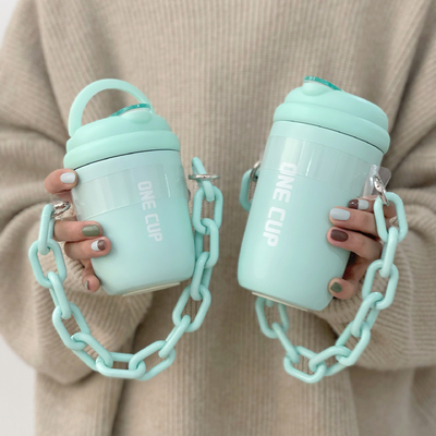 Custom Logo Strohbecher Isolierte ästhetische Handkette Wasserbecher für Mitarbeitergeschenke