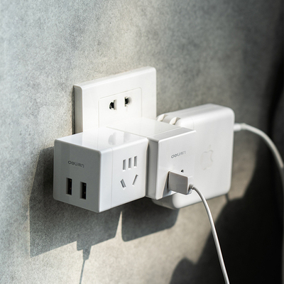 Kleine drahtlose Steckdose mit 2 Löchern und 2 USB-Anschlüssen Intelligenter Wandler Kundenlogo