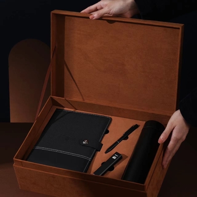 Hotel- und Resort-Souvenir-Set für Geschäftszwecke Leder-Handstift Wasserbecher-Notebook für Sammler