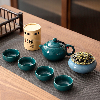 Elegantes chinesisches Teeset Celadon Shih Tzu Topf mit 4 Tassen und Sandelholz Räucherbrenner