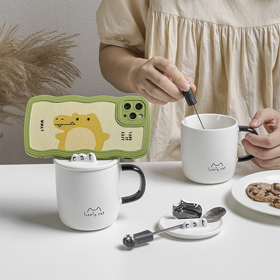 Angestellte Geschenk Idee Zeichentrickfilm Katze Wasser Tasse mit Keramik Löffel Deckel und Telefonhalter