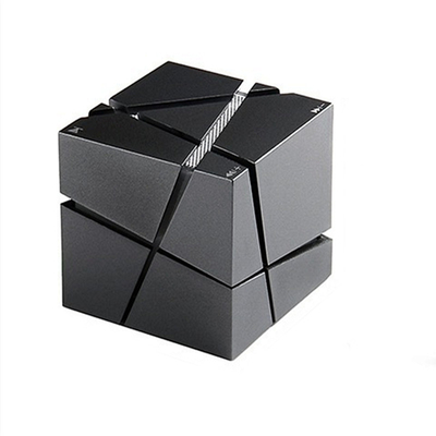 Drahtloser Rubik's Cube Lautsprecher Farbenfrohe Gestaltung für Alumni-Beziehungen und Klassenversammlungen