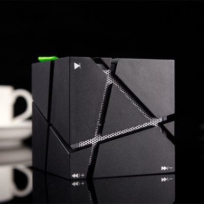 Drahtloser Rubik's Cube Lautsprecher Farbenfrohe Gestaltung für Alumni-Beziehungen und Klassenversammlungen