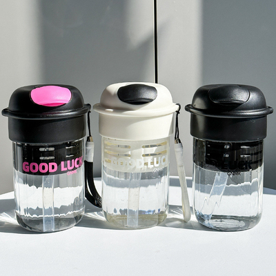 Neuheit Geschenke 480 ml niedliche tragbare Strohwasserbecher hohe Aussehen und große Kapazität