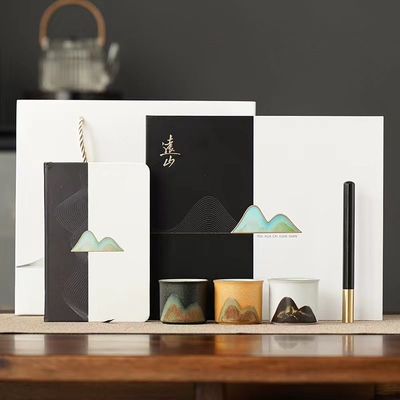 Hotel und Resort Ferne Berge 1 Farbfarbdruck Kultur und Kreativität Kleines Set