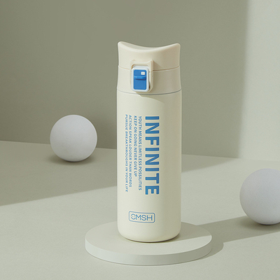 Hotel und Resort Mitarbeiter Essential Modisch Isolierter Wasserbecher mit Federkappe