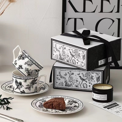 Fügen Sie Ihren Geschenken einen Hauch Farbe hinzu mit diesem französischen Retro-Stil-Kaffee-Tassen- und Tellerset