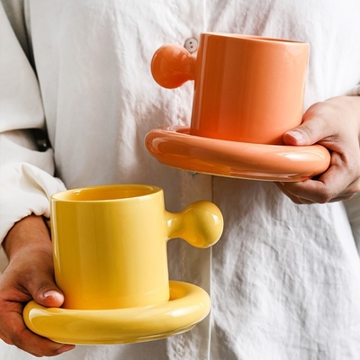 Exquisite Nordische Süßigkeiten Eiergriff Keramik-Tasse und Tasse Set für Firmenmitarbeiter Geschenk