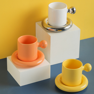 Exquisite Nordische Süßigkeiten Eiergriff Keramik-Tasse und Tasse Set für Firmenmitarbeiter Geschenk