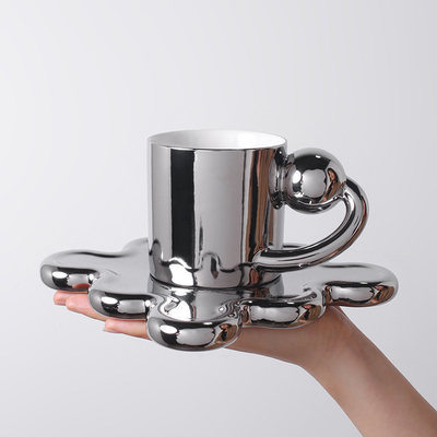 Bringen Sie mit diesem Planet Cup Set einen Hauch Kreativität in Ihre Tassenkollektion.