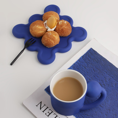Bringen Sie mit diesem Planet Cup Set einen Hauch Kreativität in Ihre Tassenkollektion.