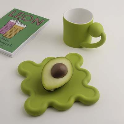 Bringen Sie mit diesem Planet Cup Set einen Hauch Kreativität in Ihre Tassenkollektion.