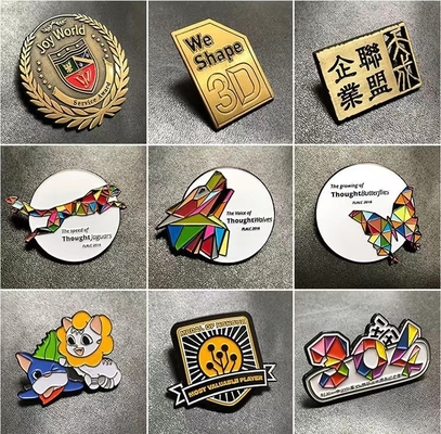 Custom Cartoon Animation Metal Lapel Pin Badge mit weichen und harten Emailleinheiten