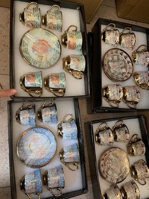 Keramik-Set aus Seidenschirm im europäischen Stil mit vergoldeter Tasse und Schüssel