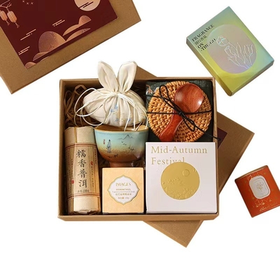 Ziel von Reisebüros, Begleitgeschenkgesellschaft, Mitarbeitergruppe, die Wohlfahrtsgeschenke kaufen