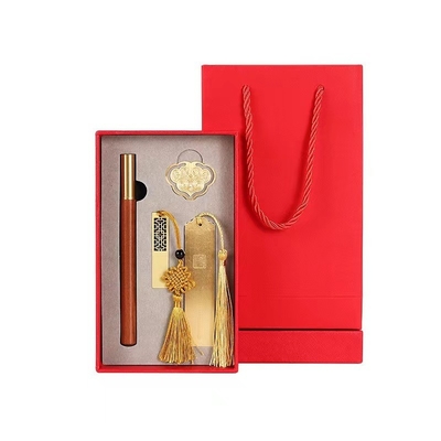 Alumni-Beziehungen und Klassentreffen Klassische kulturelle Geschenkbox mit Holzstift