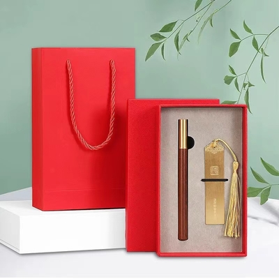 Alumni-Beziehungen und Klassentreffen Klassische kulturelle Geschenkbox mit Holzstift