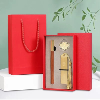 Alumni-Beziehungen und Klassentreffen Klassische kulturelle Geschenkbox mit Holzstift