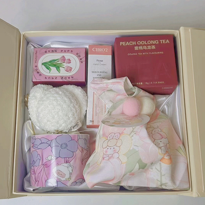Alumni-Beziehungen und Klassentreffen Chinesische Handheld Joy Candy Box mit gelbem Design