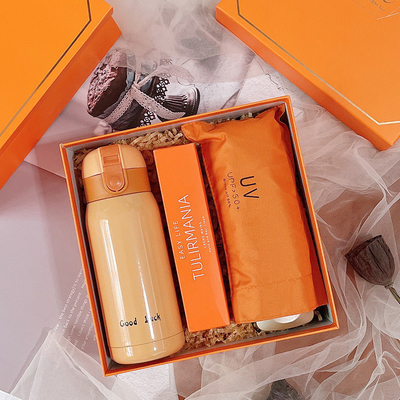 Customized Farbe Orange Mode Eintrittsgeschenk mit Hand Warm Tasse Notizbuch Glück Anhänger