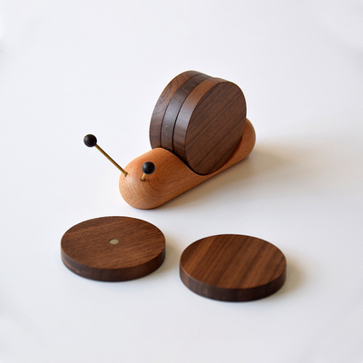 Zeichentrickfilm Schwarze Walnuss Schnecke Tasse Kissen Holz Teekissen für Isolierung und Dekoration