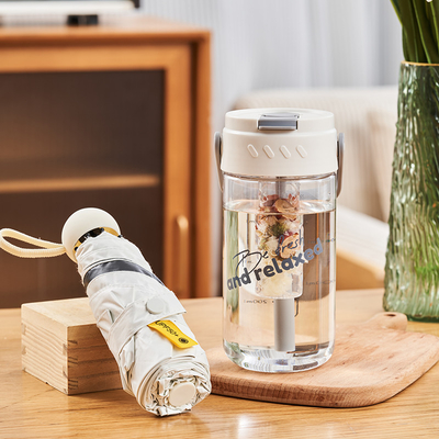 Sommerpflege Geschenk eigenes Logo Zwei-Stücke-Set mit Wasser-Tasse und Kapsel-Schirm