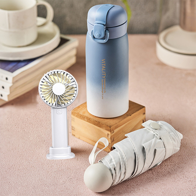 Sommer-Cool-Set Kunststoff-Sport-Wasserbecher Handgeführter Ventilator-Kapsel-Schirm als Willkommensgeschenk