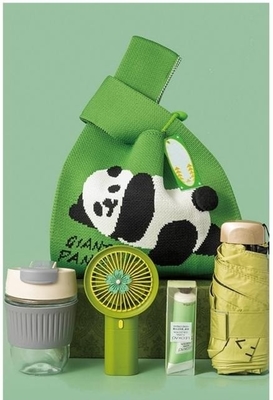 Farbenfrohe Panda Strick-Tasche Set Handheld Kleiner Ventilator Handcreme Glas Regenschirm Geschenk Set