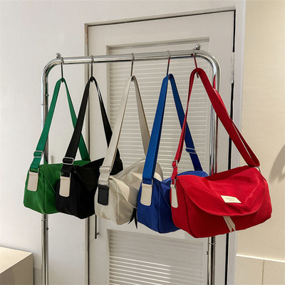 Logo des Kunden Modische Reisetasche Feste Farbe Einfache Crossbody Tasche Mitarbeiter Geschenk