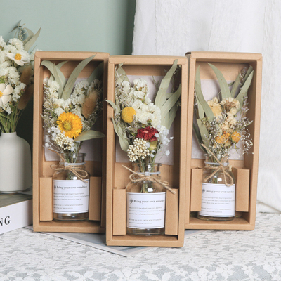 Reisebüro Delight Göttin Tag Geschenk Nelke Getrocknete Blumenstrauß in Glasflasche