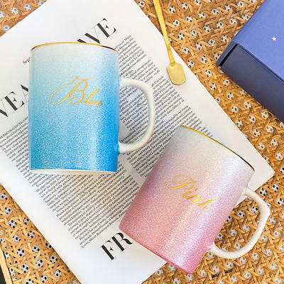 Machen Sie ihren Tag etwas Besonderes mit diesem Keramik-Taschen- und Bärenhandtuch-Geschenk-Set im Stil von Creative Ins