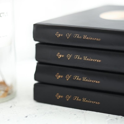 Logo des Kunden Minimalist Hardcover Schwarz Innenseite Notizbuch Holzplanet Graffiti Schwarz Kartenbuch für Mitarbeiter Geschenk