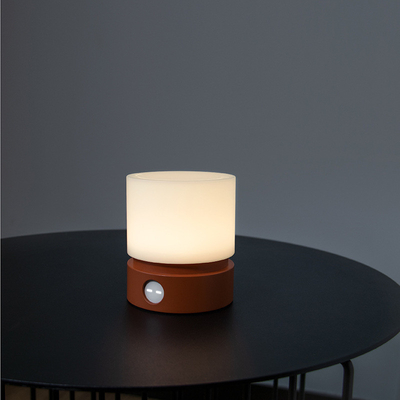 Stepless Touch LED Tischlampe HBK Zylindrisches Licht USB Nachtlicht zum Jahresanlass