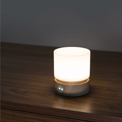 Stepless Touch LED Tischlampe HBK Zylindrisches Licht USB Nachtlicht zum Jahresanlass