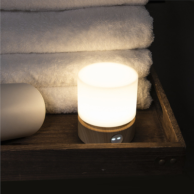 Stepless Touch LED Tischlampe HBK Zylindrisches Licht USB Nachtlicht zum Jahresanlass