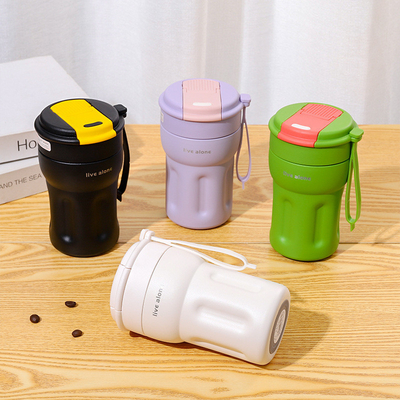 Hotel und Resort müssen eine tragbare isolierte Kaffeetasse mit doppeltem Trinkhalm haben