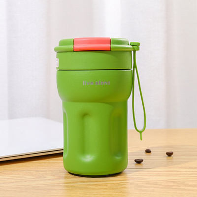 Hotel und Resort müssen eine tragbare isolierte Kaffeetasse mit doppeltem Trinkhalm haben