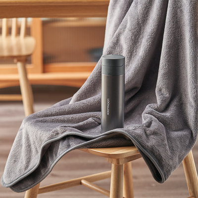 Lebenswärme Set mit Zwei-Stücke-Mittagessen Ruhe Decke U-förmiges Kissen Ideal Wohlfahrtsgeschenk
