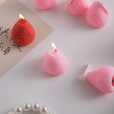 Fügen Sie Ihren Schreibtisch mit dieser anpassbaren Erdbeeren-Aromatherapie-Kerze an