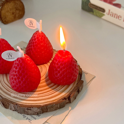 Fügen Sie Ihren Schreibtisch mit dieser anpassbaren Erdbeeren-Aromatherapie-Kerze an