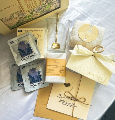 Personalisiertes Hochzeitsgeschenk Set Handtuch Seife Wasser Tasse Oolong Tee und kreative Süßigkeiten Box