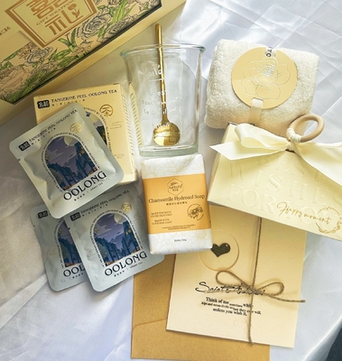 Personalisiertes Hochzeitsgeschenk Set Handtuch Seife Wasser Tasse Oolong Tee und kreative Süßigkeiten Box