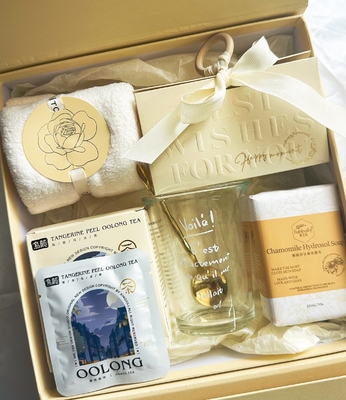 Personalisiertes Hochzeitsgeschenk Set Handtuch Seife Wasser Tasse Oolong Tee und kreative Süßigkeiten Box