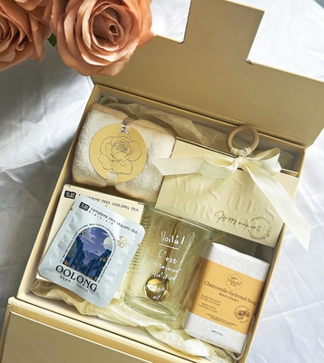 Personalisiertes Hochzeitsgeschenk Set Handtuch Seife Wasser Tasse Oolong Tee und kreative Süßigkeiten Box