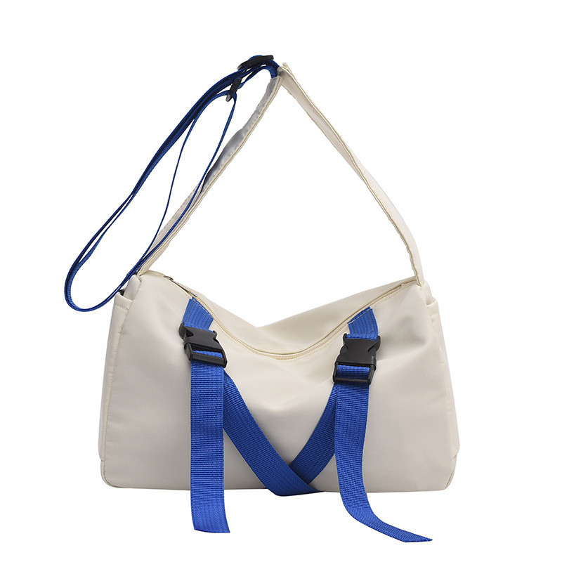Trendige und modische, personalisierte Schultertasche für die Rückkehr zur Schule oder zum Abschluss
